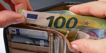 Mashtroi të riun nga Maqedonia e Veriut dhe “i zhvati” 10 mijë euro, arrestohet 46 vjeçarja në Elbasan