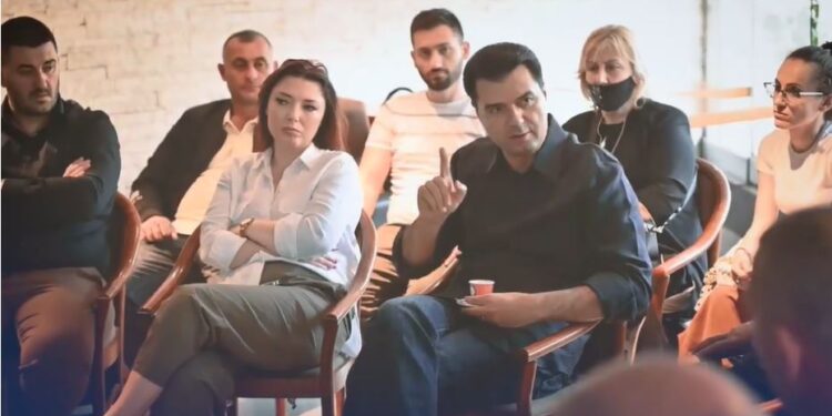 “Nuk do të bëhem kurrë pjesë e baltosjes”, Basha takim në Tiranë: Bëra një hap pas sepse nuk doja një luftë të brendshme