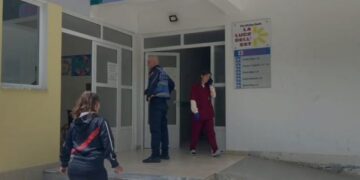 Tronditet Gramshi/ Sherri mes nxënësve përfundoi në tragjedi, një i vdekur dhe një i plagosur