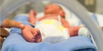 Lind foshnja e parë nga ADN-ja e tre personave