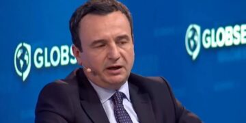 Kurti në Bratislavë, mbron veprimet e Policisë së Kosovës në veri: Po bën punë profesionale