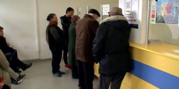 “Shkojmë në treg lëpijmë buzët”, pensionistët apel kryeministrit: Çfarë të bëjmë me 100 mijë lekë?