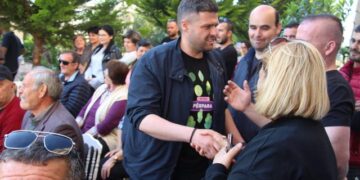 Çudit kandidati i PS-së në Patos: Kemi të rinj dhe të reja në pension, e meritoni një vend ku të kaloni pasditen