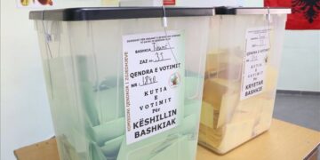 Mbyllet orari zyrtar i procesit të votimit