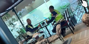 “Në lokal duke pirë birra me uniformë”, nis hetimi disiplinor për policët e Rrugores