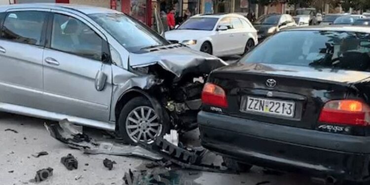 Përplasen 3 automjete me njëri-tjetrin, dalin detajet e para