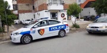 Hyn në QV dhe merr prej aty dy fletë votimi dhe i hedh në mbeturina, arrestohet 44-vjeçari