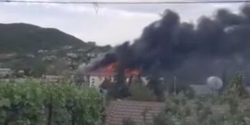 Përfshihet nga flakët një shkollë në Mallakastër