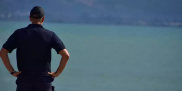 Ngjarje horror në plazh, pushuesit gjejnë pjesë trupi në bregun e detit