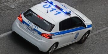 Vritet 46-vjeçari në Greqi, gruaja e gjen brenda makinës me një plumb në kokë