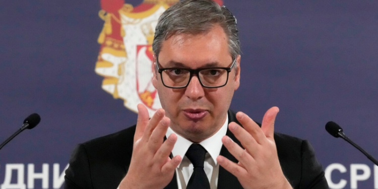Çfarë ndodhi? Vuçiç jep dorëheqjen nga kreu i partisë SNS