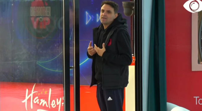 Armaldo flet pa doreza: Më ka ngelur hatri me Luizin dhe Kristin