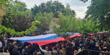 Tensionet në Veri, plagoset me sende të forta një zyrtar i policisë së Kosovës