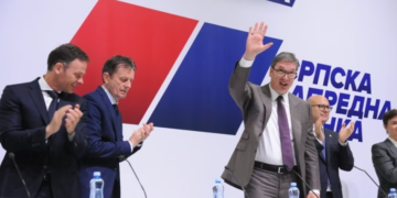 Vuçiç dorëhiqet nga drejtimi i Partisë Përparimtare Serbe