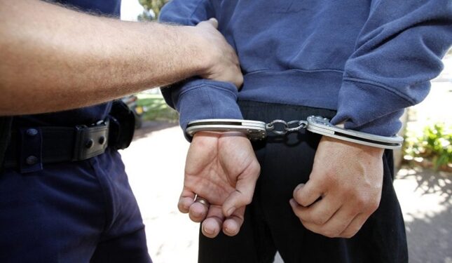 Ngacmoi dhe përndoqi për tre muaj kolegen, arrestohet punonjësi i policisë së burgjeve në Elbasan