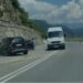 Përplaset makina e dasmorëve në rrugën Elbasan-Librazhd, ka të lënduar