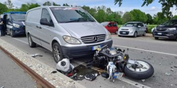 Ishte duke shkuar për në punë, humb jetën 40-vjeçari (FOTO)