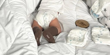 5 muaj dashuri në familjen e çiftit të njohur, shikoni sa është rritur djali i ish-banorëve të ‘BBV’ (FOTO)