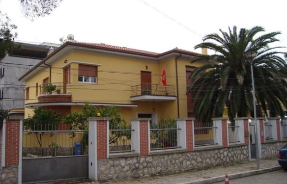 Gjendet i vdekur roja i ambasadës në Tiranë