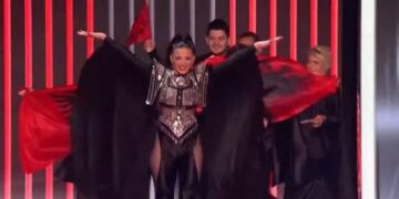 Albina dhe Familja Kelmendi ‘pushtojnë’ skenën e Eurovision 2023, shkëlqejnë në finale