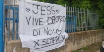 U vra nga babai, shokët dhe shoqet e 16-vjeçares shqiptare mbajnë 1 minutë heshtje: Gjithmonë me ne