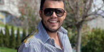 U raportua se u ndalua në Turqi për drogë, stilisti i njohur Valdrin Sahiti dorëzon pasaportën diplomatike