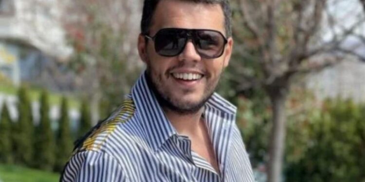 U raportua se u ndalua në Turqi për drogë, stilisti i njohur Valdrin Sahiti dorëzon pasaportën diplomatike