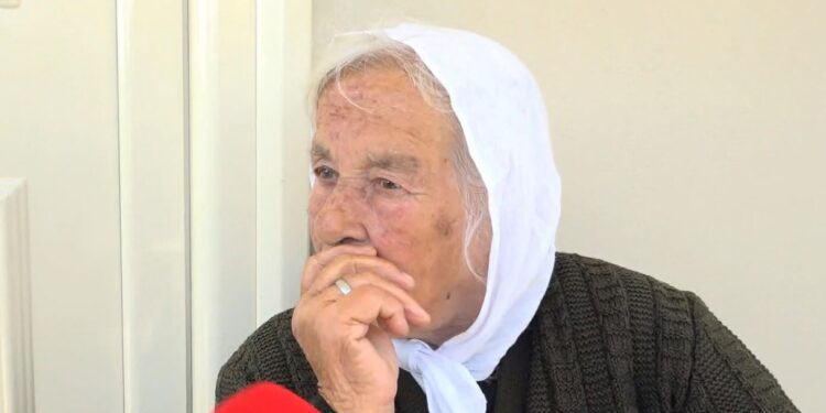 “Njëra ishte shtrirë, tjetra e mbuluar me gjak”, flasin fqinjët e 44 vjeçares që u vra nga kunati në Elbasan
