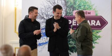 Andi Lila braktis Partinë Demokratike, shfaqet krah socialistëve në Kavajë