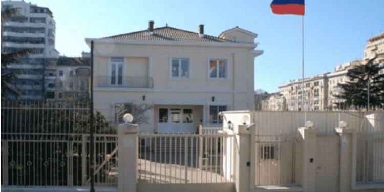 “Do ju vras të gjithë”, mesazhet kërcënuese në Facebook alrmojnë e ambasadën ruse në Tiranë