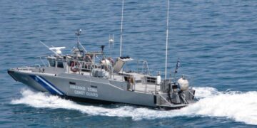 Tragjedi në Greqi/ Fundoset anija, raportohet për 17 të vdekur