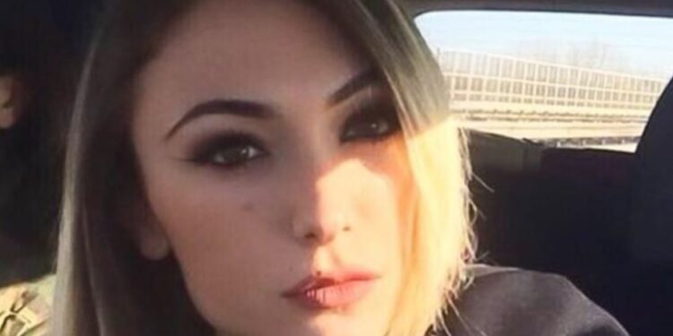 “E thera me thikë”, burri vret të dashurën 7 muajshe shtatzënë në Itali