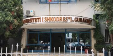 Merrte 150 euro për të “ndihmuar” studentët në provimin e biokimisë, pezullohet nga detyra rektorja në Shkodër