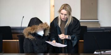 Përvëloi me vetëdije vajzën e saj 4-vjeçare dhe nuk e çoi në spital derisa vdiq, burg përjetë për shqiptaren në Gjermani