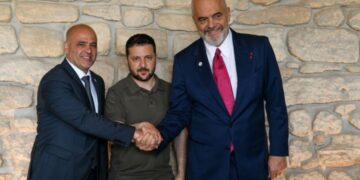 Rama dhe Kovaçevski takojnë Zelenskyn: Mbështetja për Ukrainën vazhdon derisa të jetë e nevojshme