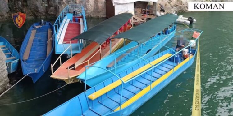 Bllokohen 5 varka artizanale dhe 1 traget në Koman