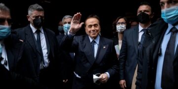 Vdekja e ish-kryeministrit italian, “Politico” për Berlusconin:Njeriu që joshi një vend të tërë