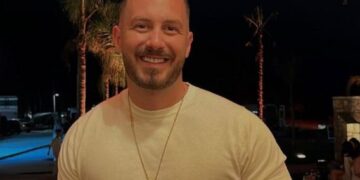 ‘Njerëzit mendojnë se jam i fortë’ Romeo Veshaj rrëfen emocionet e dasmës së Elgitit dhe Kleas