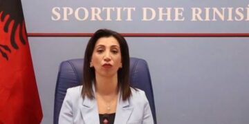 Del sërish teza e provimit 20 minuta pas nisjes, vjen menjëherë reagimi i Evis Kushit