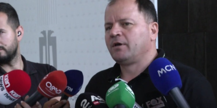“Rrugaç, hajdut”, tensione në rinumërimin e votave për Kuçovën, Lefter Maliqi ofendon përfaqësuesin e KQZ-së