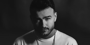 Këngëtari i njohur do t’i japë fund beqarisë, kush është vajza që i ka vjedhur zemrën?