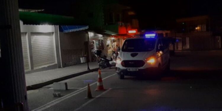 Merr flakë automjeti në Tiranë
