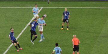 City-Inter, ‘Më fal mami’, tifozi bën veprimin e papritur dhe ‘përshëndet’ prindërit nga Stambolli (FOTO)