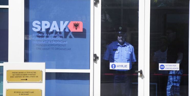 ‘Ekzekutimi i 15 urdhër-arresteve nga SPAK’, nga ish-shoferi i Ardi Veliut te biznesmeni i një argjendarie, zbardhen emrat