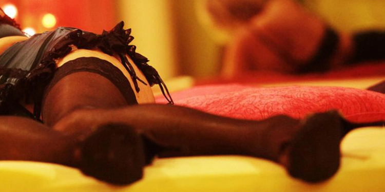 Një grua e varur në ballkon çoi policinë në gjurmët e bandës që trafikonte qënie njerëzore, e përbërë nga shqiptarë dhe bullgarë