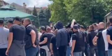 Arrestohet i dyti sulmues i gazetarëve në veri të Kosovës, Sveçla: Një kriminel