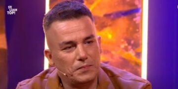 Albi Nako bën publike lidhjen e re dhe i bën partneres dedikimin më të çuditshëm live