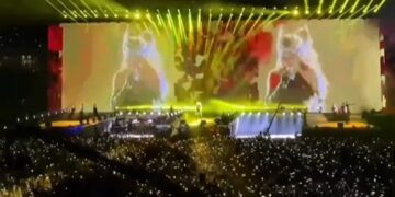 “Dekada” e Elvana Gjatës elektrizon stadiumin “Air Albania”, nga performancat “shpërthyese” te propozimi për martesë