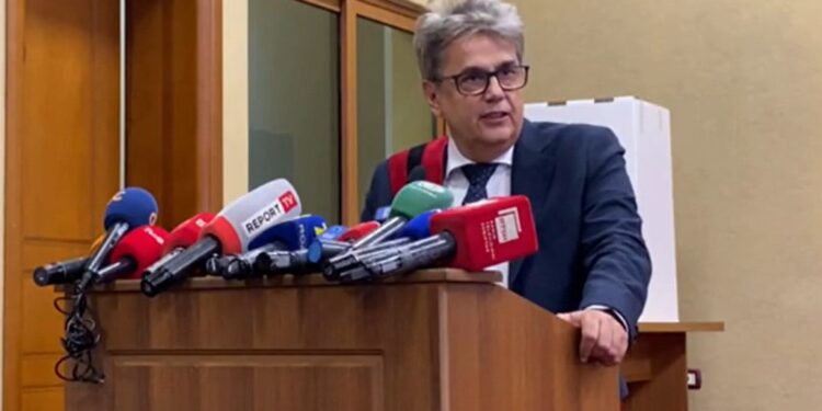 Benet Beci betohet dhe merr çelësat e Shkodrës: Dera është e hapur për të gjithë qytetarët