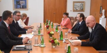 Vuçiç takon ambasadorët e QUIN-it: Ndaloni Albin Kurtin që të nisë luftë në Ballkan